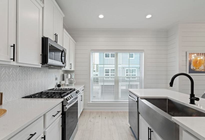 Summer Salt 24226 Pepper Lane