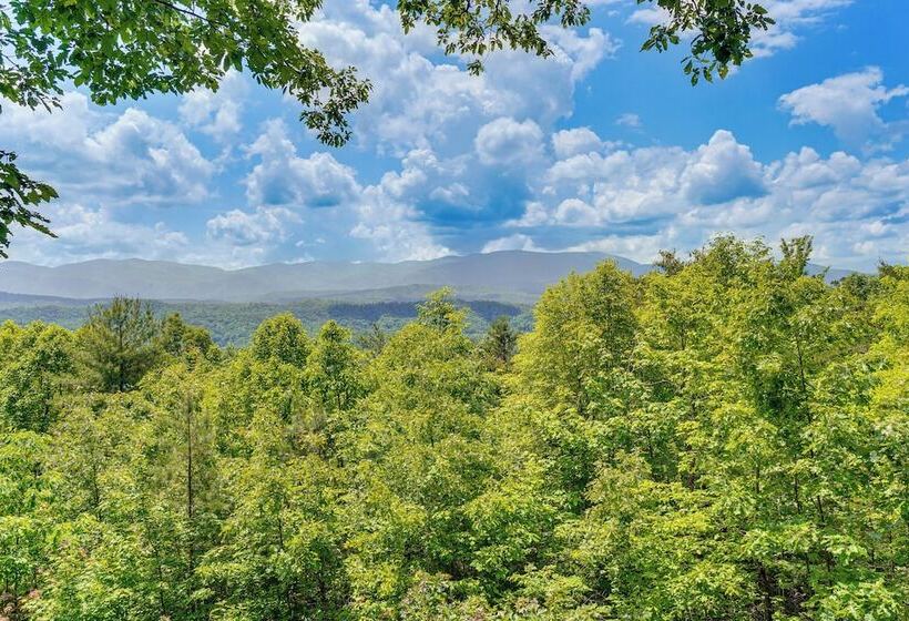 Tallassee Family Home W/ Stunning Smoky Mtn Views