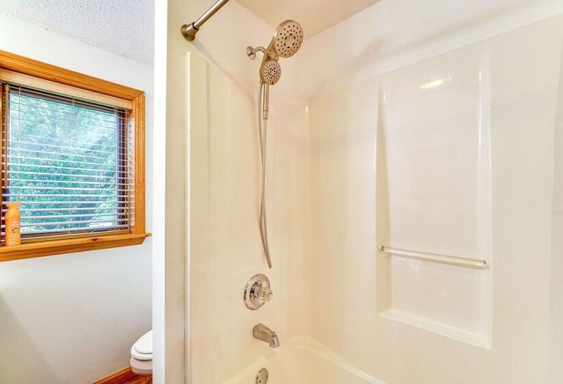 Tallassee Family Home W/ Stunning Smoky Mtn Views