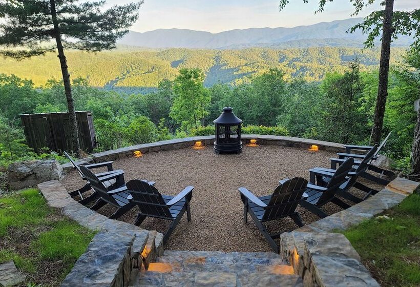 Tallassee Family Home W/ Stunning Smoky Mtn Views