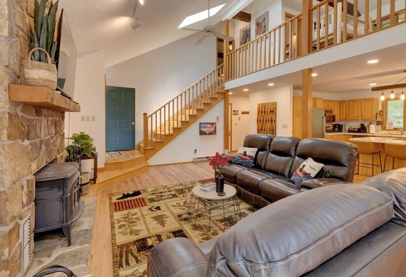 Terra Alta Vacation Rental: Walk To Alpine Lake!