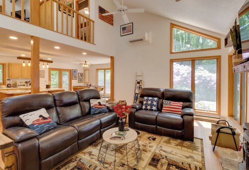 Terra Alta Vacation Rental: Walk To Alpine Lake!