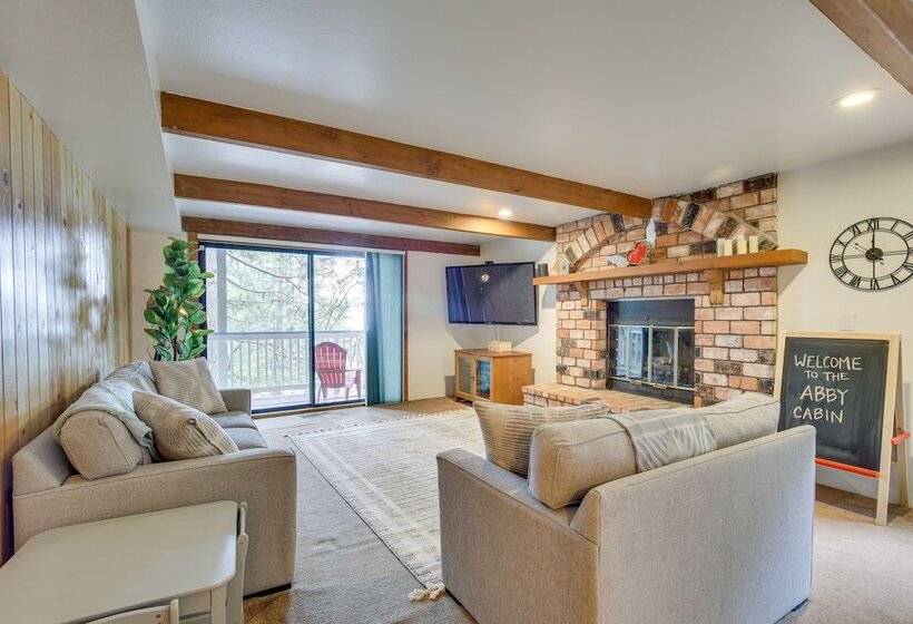 The Abby Cabin: Restful Running Springs Retreat!