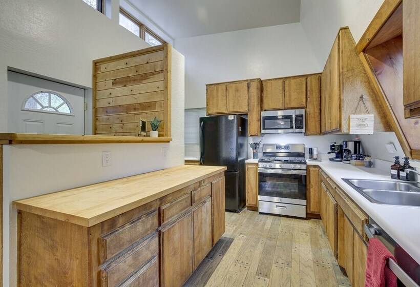 The Abby Cabin: Restful Running Springs Retreat!