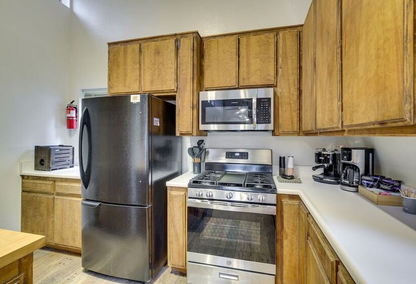 The Abby Cabin: Restful Running Springs Retreat!