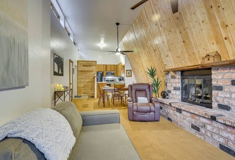 The Abby Cabin: Restful Running Springs Retreat!