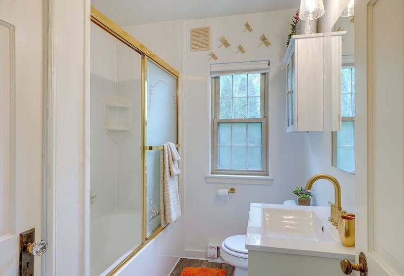 Walkable Thiensville Retreat Near Hiking!