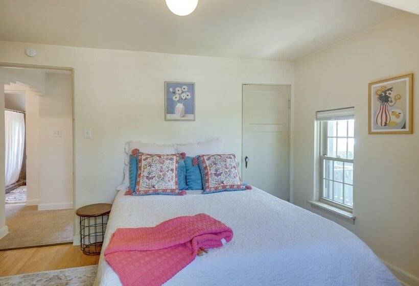 Walkable Thiensville Retreat Near Hiking!