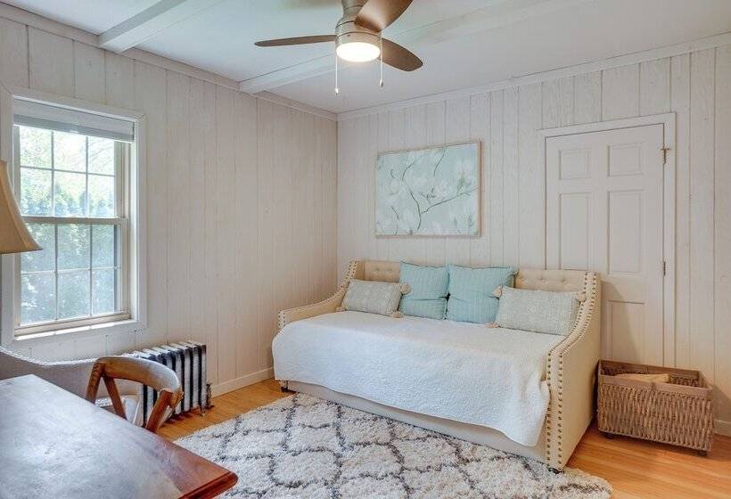 Walkable Thiensville Retreat Near Hiking!