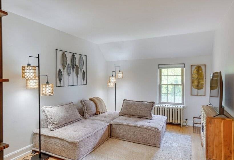 Walkable Thiensville Retreat Near Hiking!