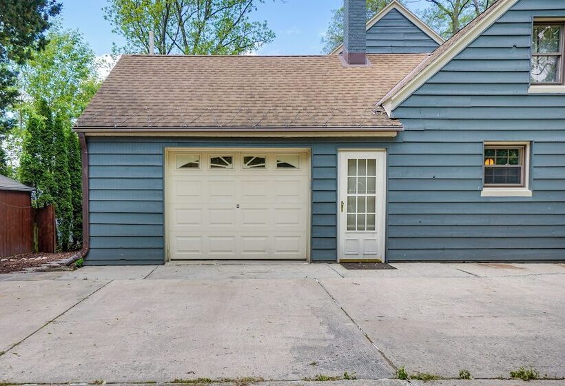 Walkable Thiensville Retreat Near Hiking!