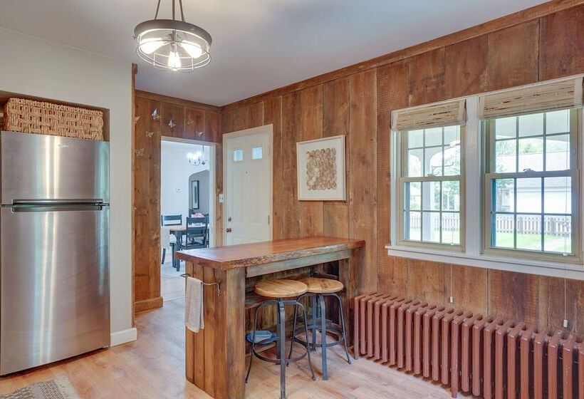 Walkable Thiensville Retreat Near Hiking!