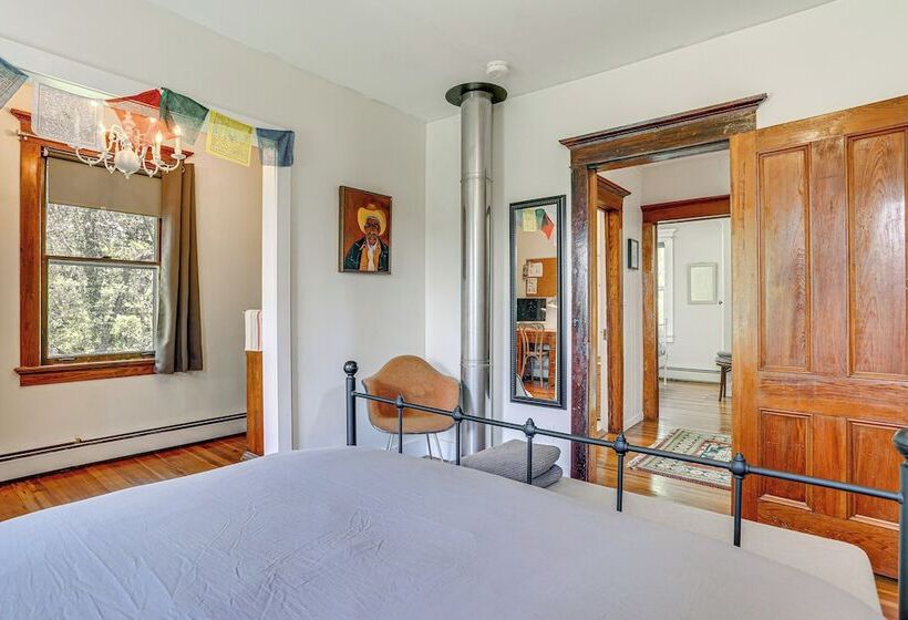 Timeless Jeffersonville Home W/ Private Hot Tub