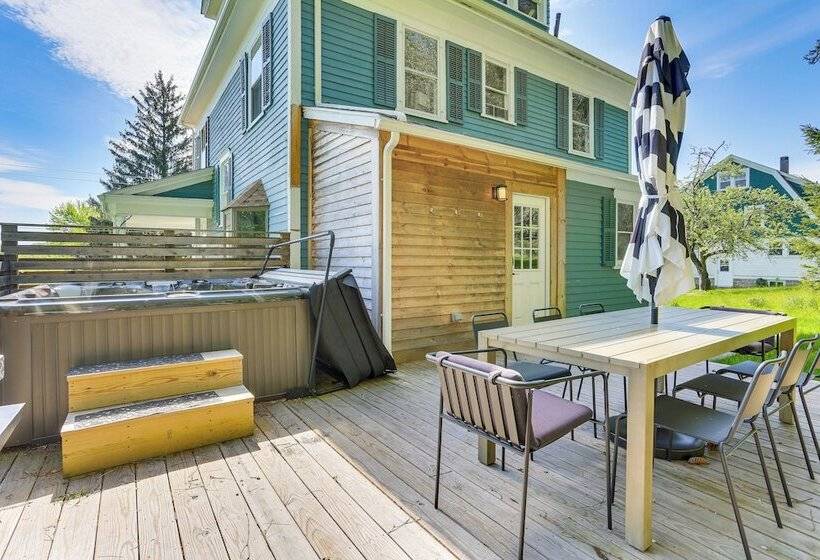 Timeless Jeffersonville Home W/ Private Hot Tub