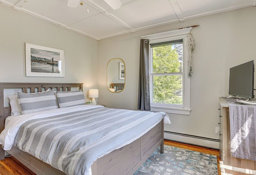 Timeless Jeffersonville Home W/ Private Hot Tub