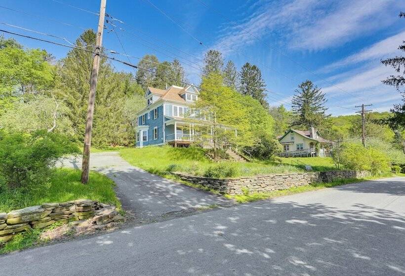 Timeless Jeffersonville Home W/ Private Hot Tub