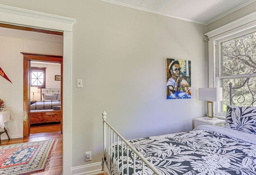 Timeless Jeffersonville Home W/ Private Hot Tub