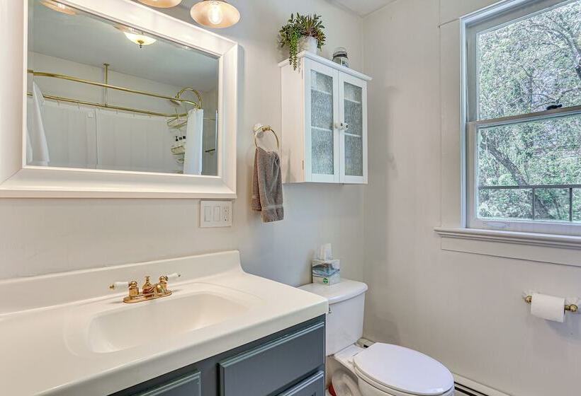 Timeless Jeffersonville Home W/ Private Hot Tub