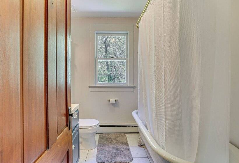 Timeless Jeffersonville Home W/ Private Hot Tub