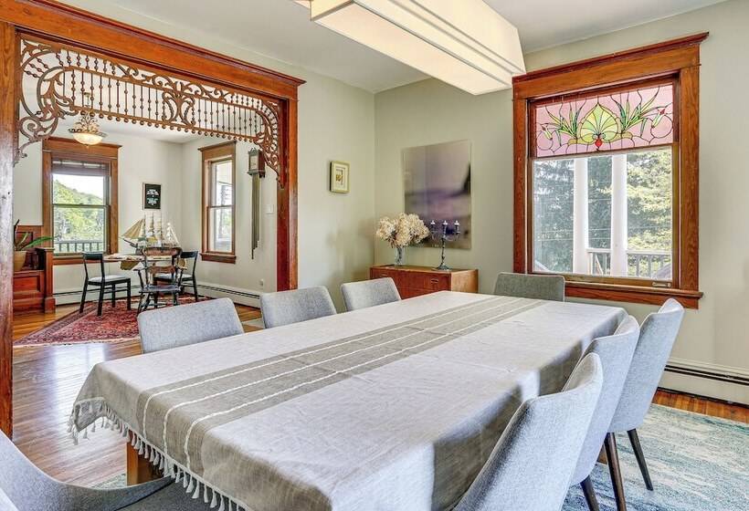 Timeless Jeffersonville Home W/ Private Hot Tub