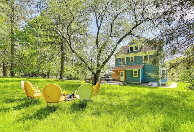 Timeless Jeffersonville Home W/ Private Hot Tub