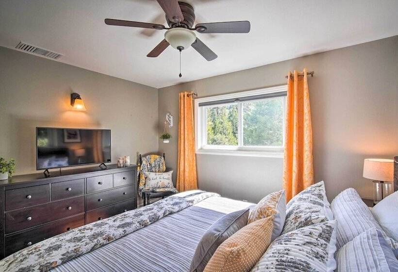 Tree Lined Twin Peaks Cottage W/ Custom Stream