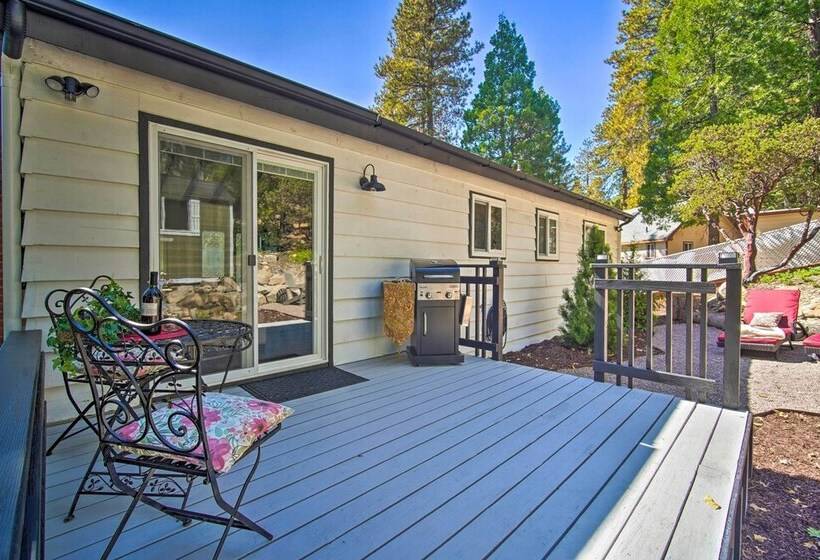 Tree Lined Twin Peaks Cottage W/ Custom Stream