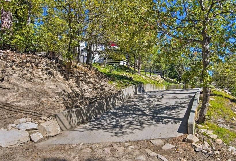 Tree Lined Twin Peaks Cottage W/ Custom Stream