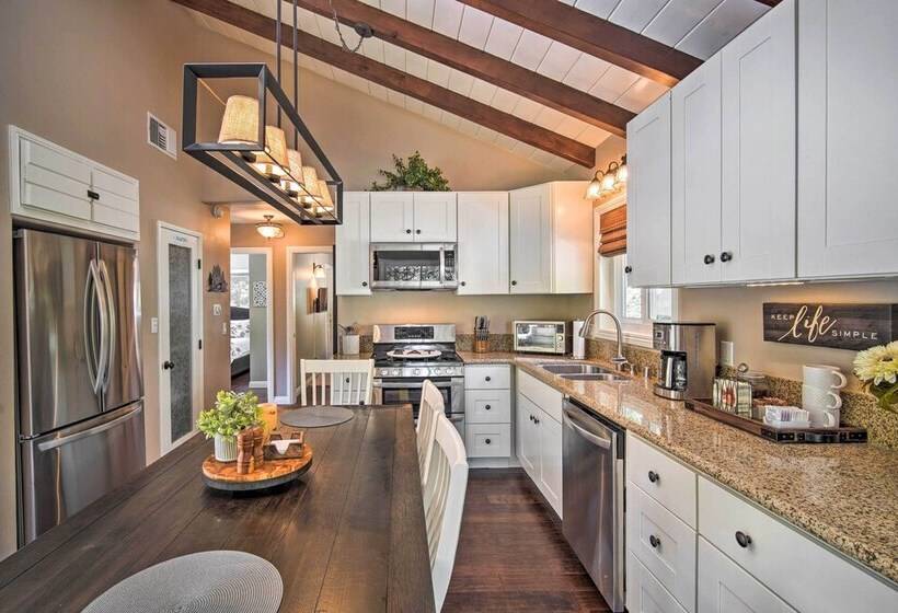 Tree Lined Twin Peaks Cottage W/ Custom Stream