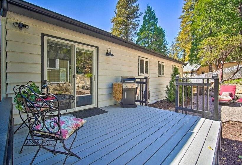 Tree Lined Twin Peaks Cottage W/ Custom Stream