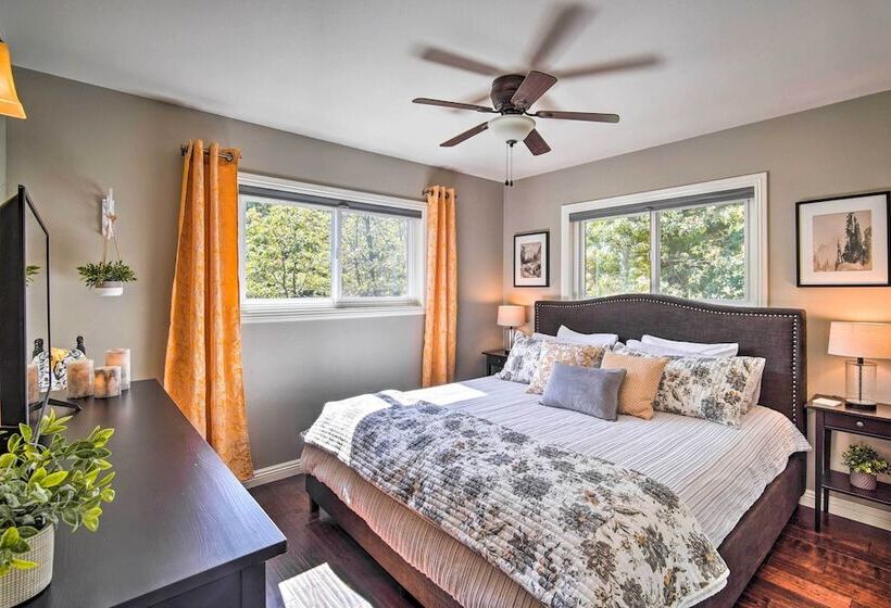 Tree Lined Twin Peaks Cottage W/ Custom Stream