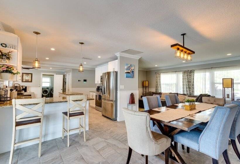 Pool & Screened In Patio: Tropical Florida Abode