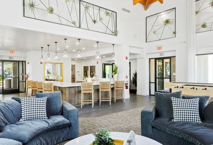 Two Cozysuites At Kierland Commons