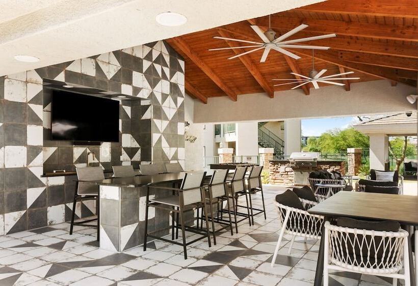 Two Cozysuites At Kierland Commons