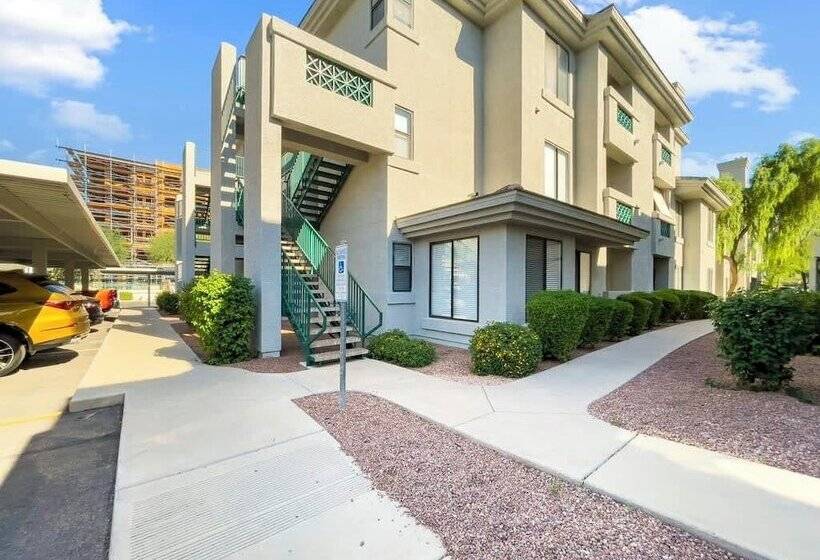 Two Cozysuites At Kierland Commons