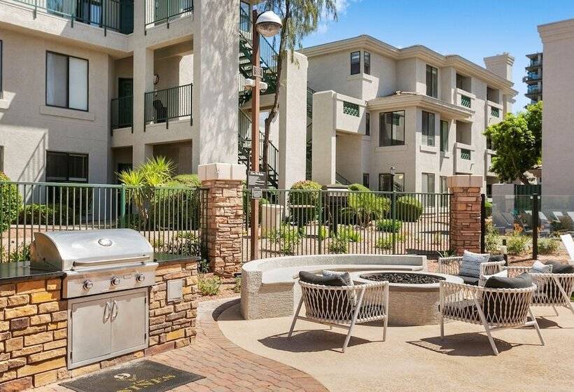 Two Cozysuites At Kierland Commons