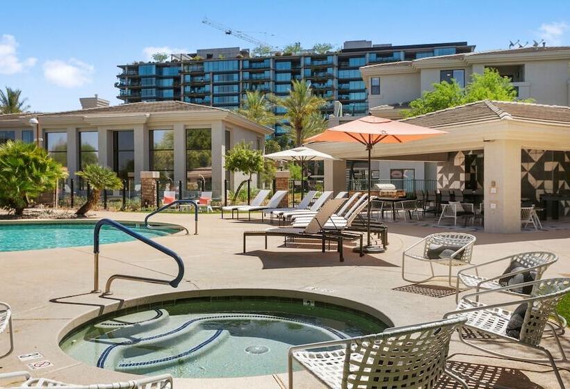 Two Cozysuites At Kierland Commons