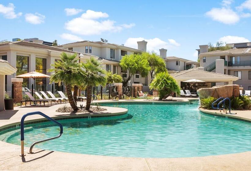 Two Cozysuites At Kierland Commons