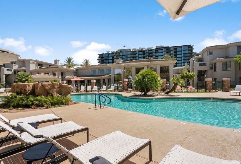 Two Cozysuites At Kierland Commons