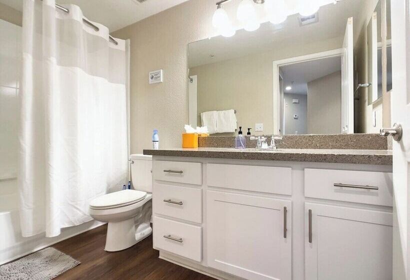 Two Cozysuites At Kierland Commons