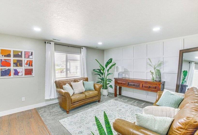 Utah Retreat W/ Patio, Gas Grill & Mountain Views!