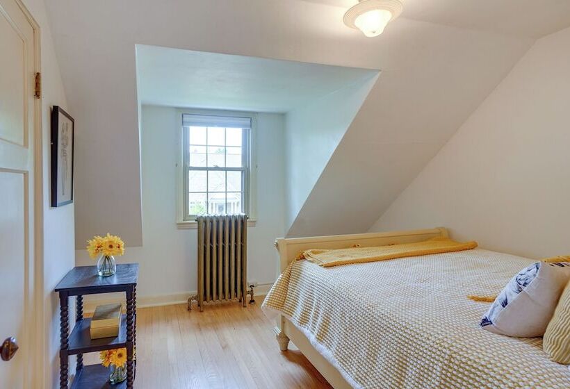 Walkable Thiensville Retreat Near Hiking!