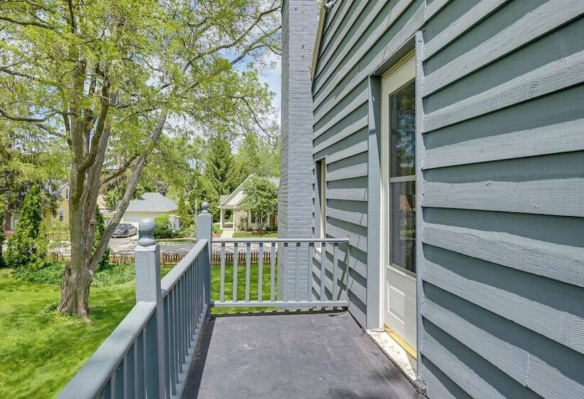 Walkable Thiensville Retreat Near Hiking!