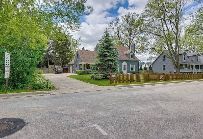 Walkable Thiensville Retreat Near Hiking!