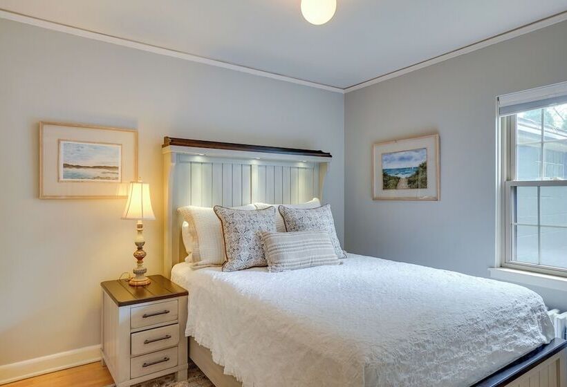 Walkable Thiensville Retreat Near Hiking!