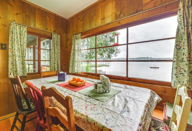 Waterfront Grapeview Escape W/ Boat Dock & Views!