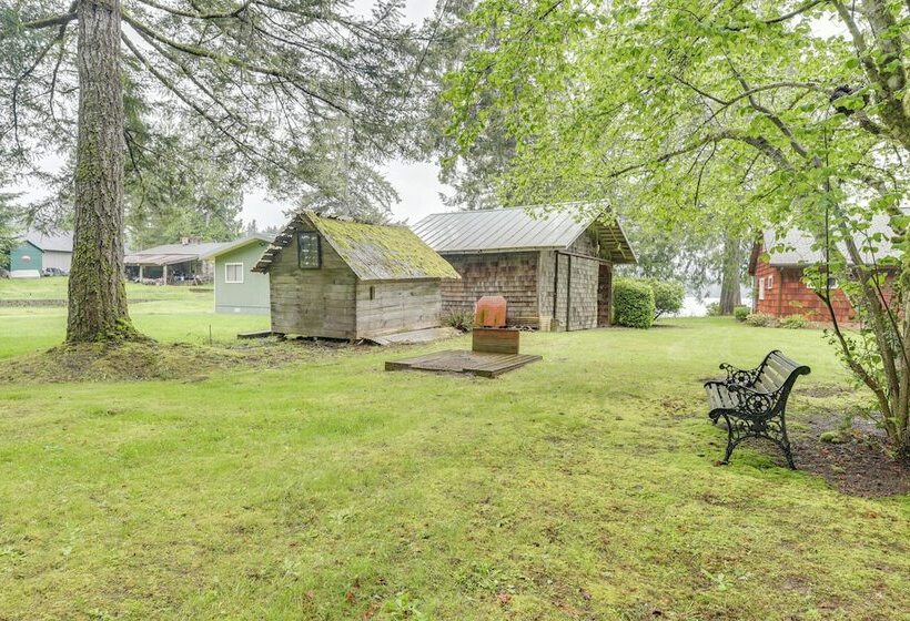 Waterfront Grapeview Escape W/ Boat Dock & Views!