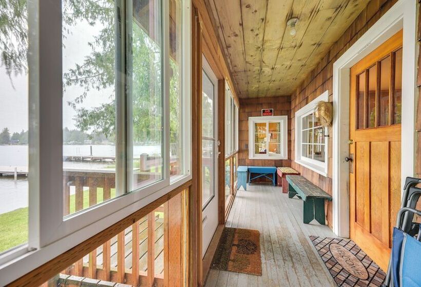 Waterfront Grapeview Escape W/ Boat Dock & Views!