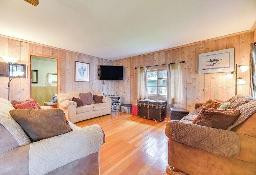 Waterfront Grapeview Escape W/ Boat Dock & Views!