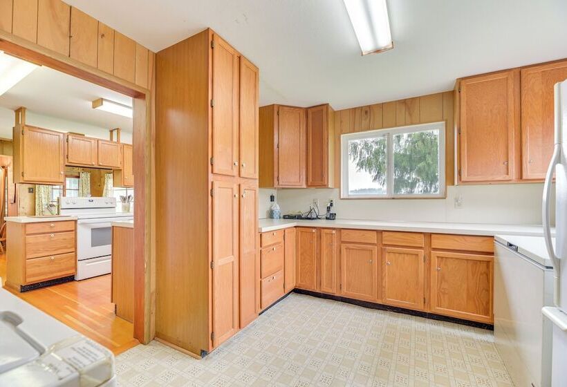 Waterfront Grapeview Escape W/ Boat Dock & Views!